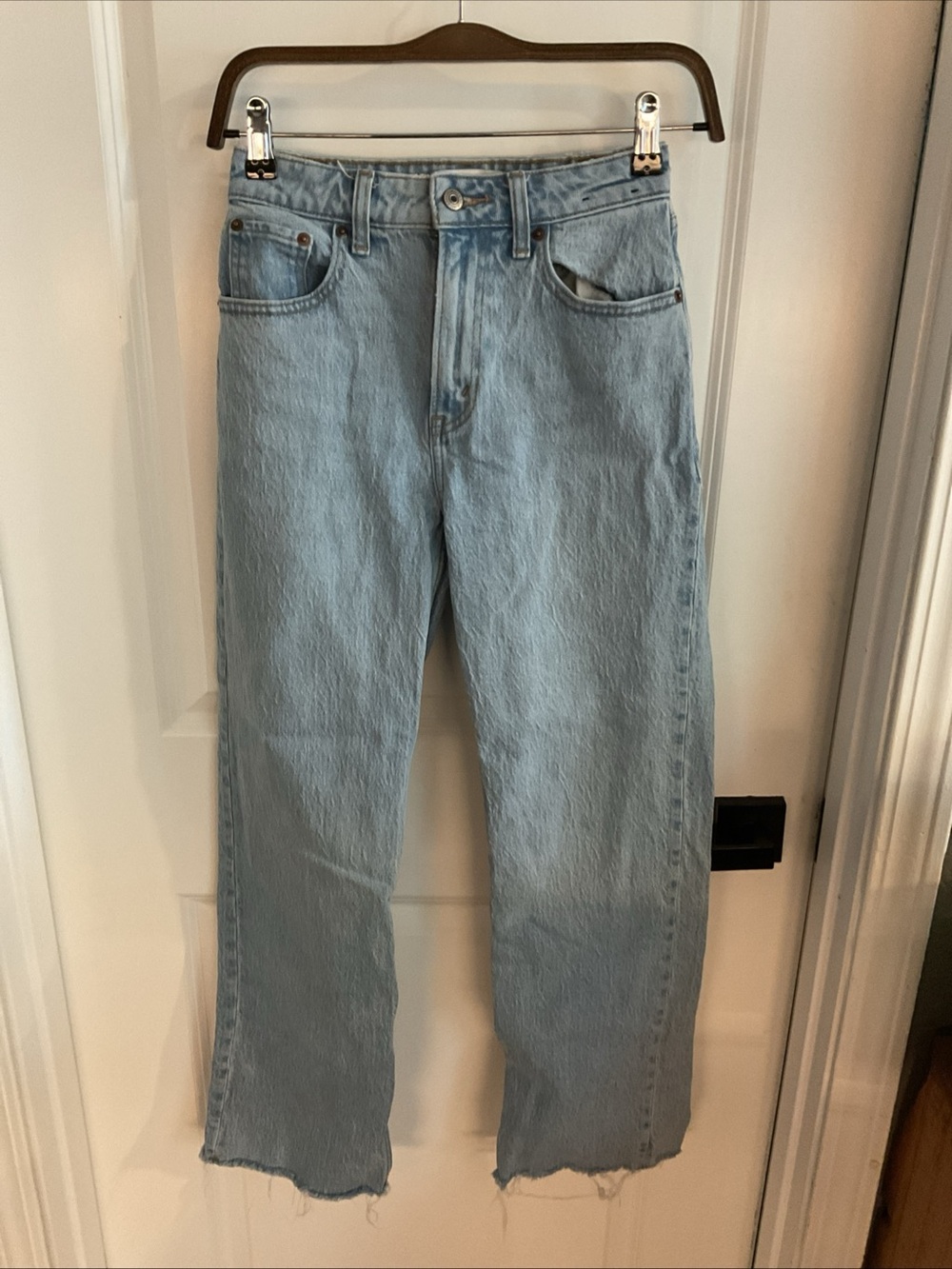 Abercrombie & Fitch - 90s Relaxed Curve Love Light Blue Jeans - Ladies Size 24
